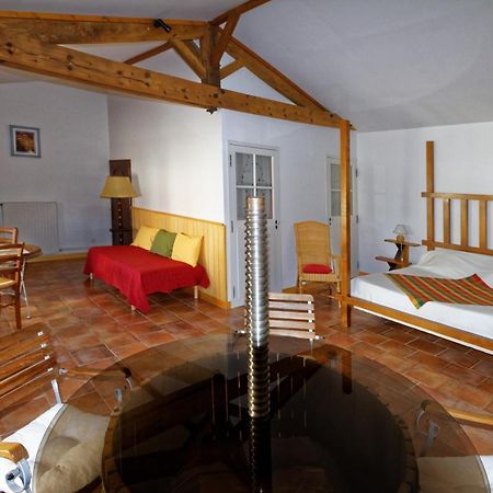 Chambres d'hôtes Les Tilleuls Les Velluire-sur-Vendee Extérieur photo