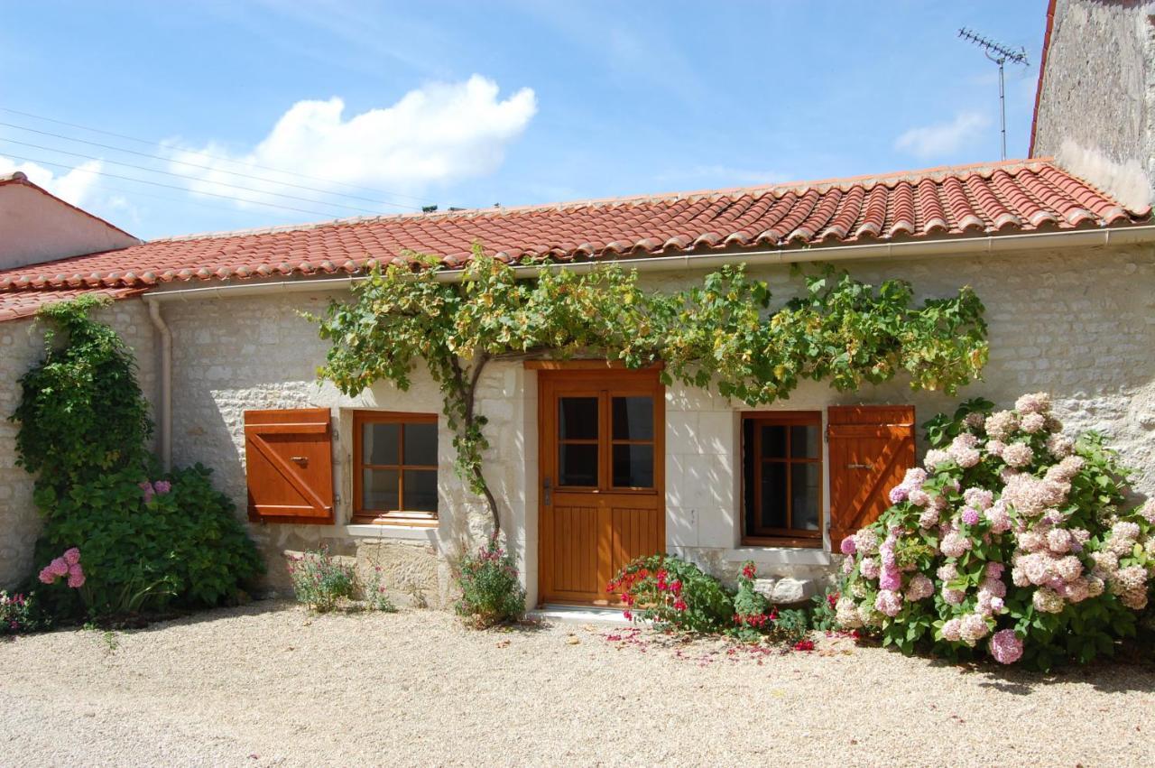 Chambres d'hôtes Les Tilleuls Les Velluire-sur-Vendee Extérieur photo