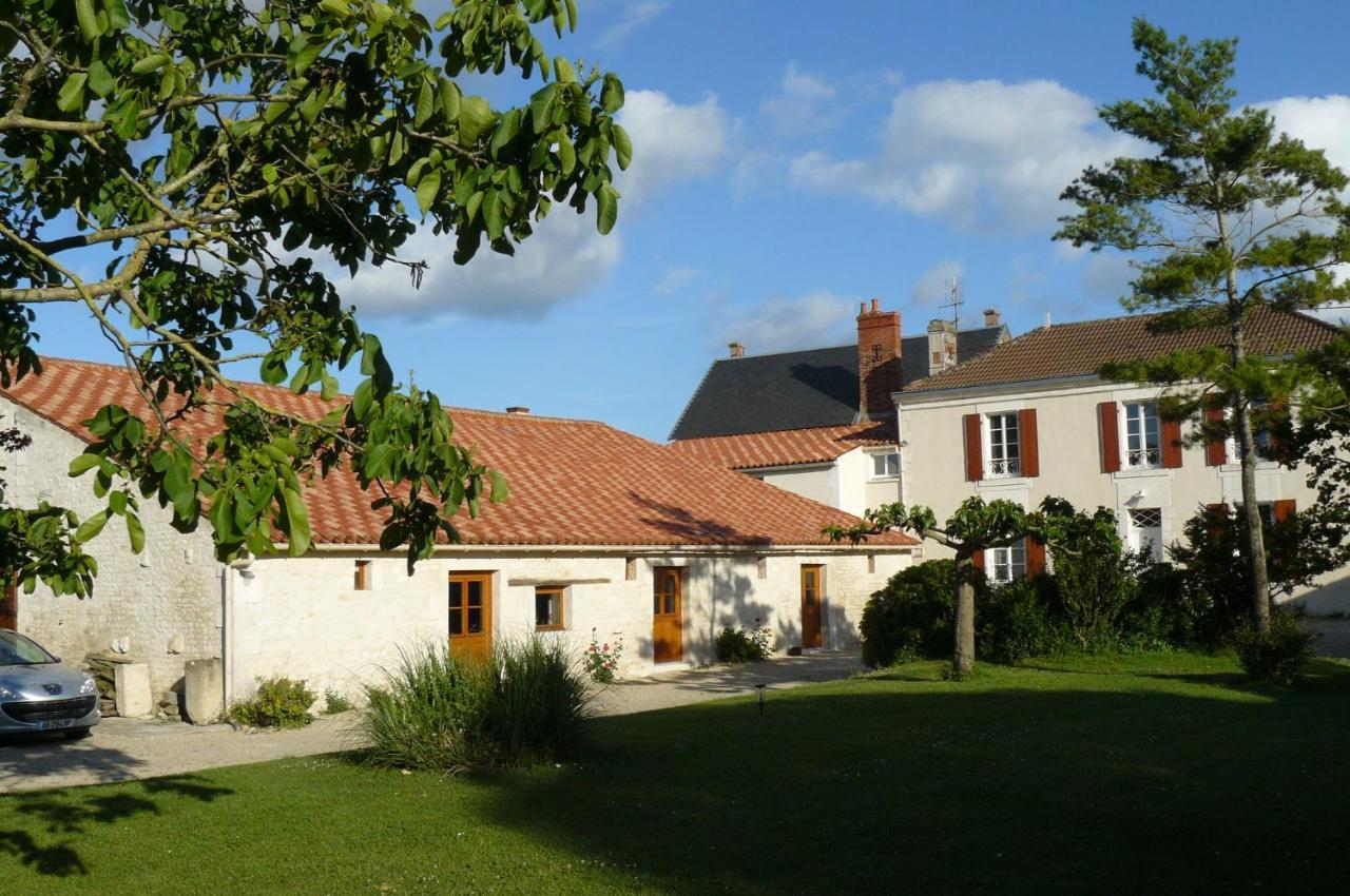 Chambres d'hôtes Les Tilleuls Les Velluire-sur-Vendee Extérieur photo