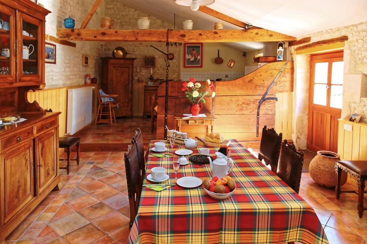 Chambres d'hôtes Les Tilleuls Les Velluire-sur-Vendee Extérieur photo