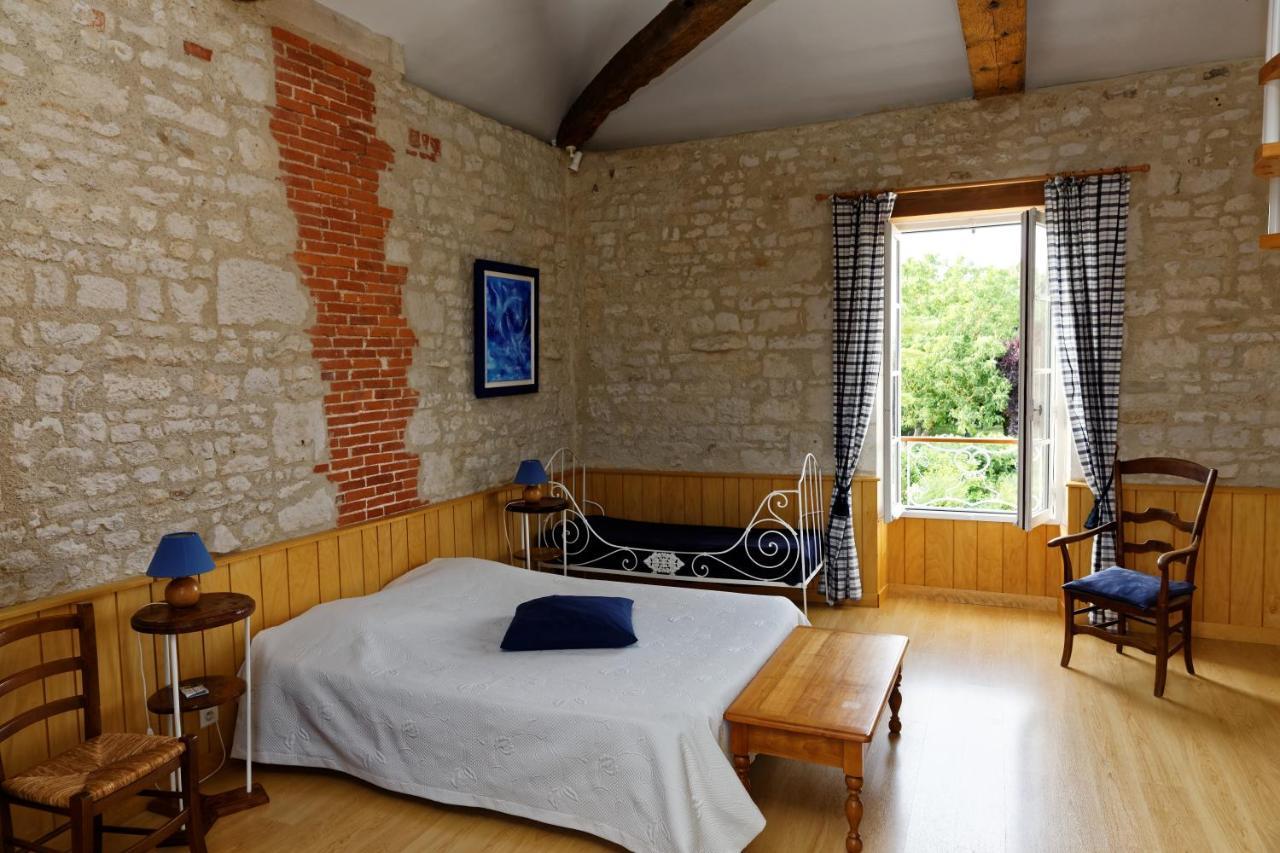 Chambres d'hôtes Les Tilleuls Les Velluire-sur-Vendee Extérieur photo