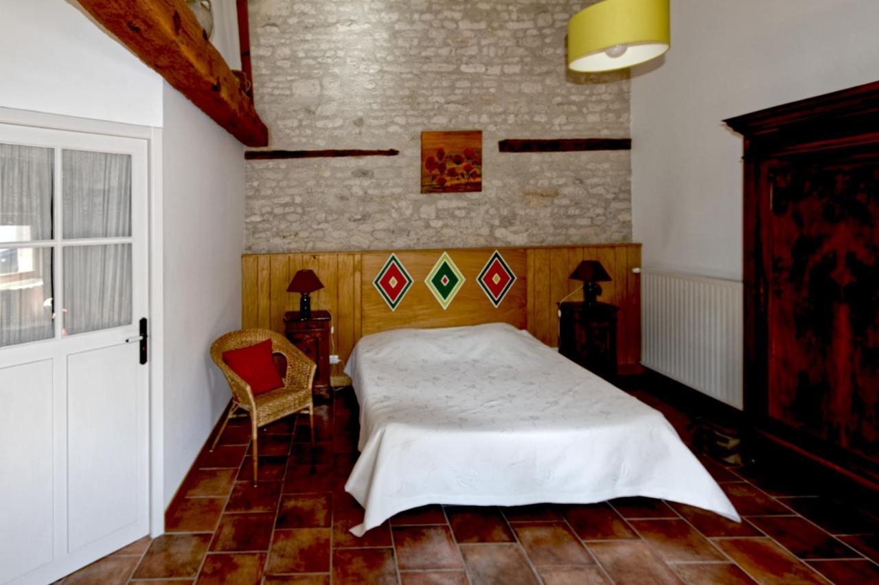 Chambres d'hôtes Les Tilleuls Les Velluire-sur-Vendee Extérieur photo