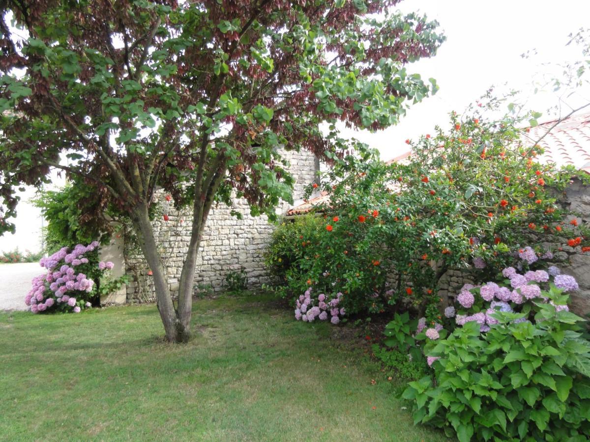 Chambres d'hôtes Les Tilleuls Les Velluire-sur-Vendee Extérieur photo